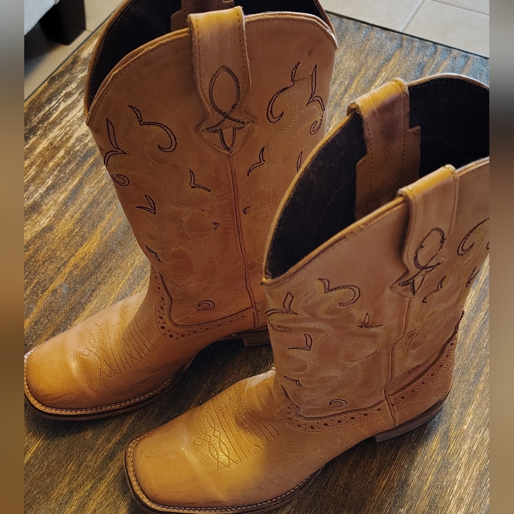 Roper Women's TanWestern Cowboy Boots With Black And Yellow Stitching Size 6.5